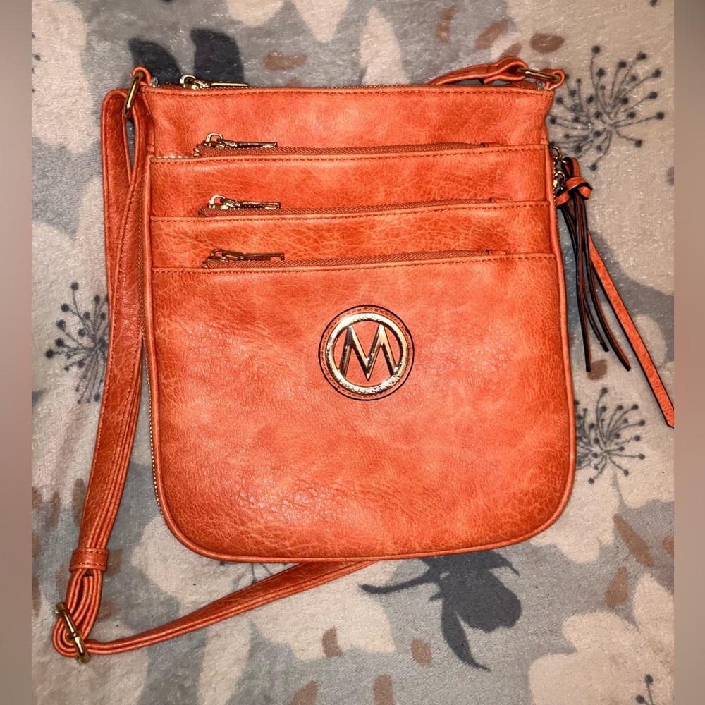 Mia K Expandable Leather Crossbody bag